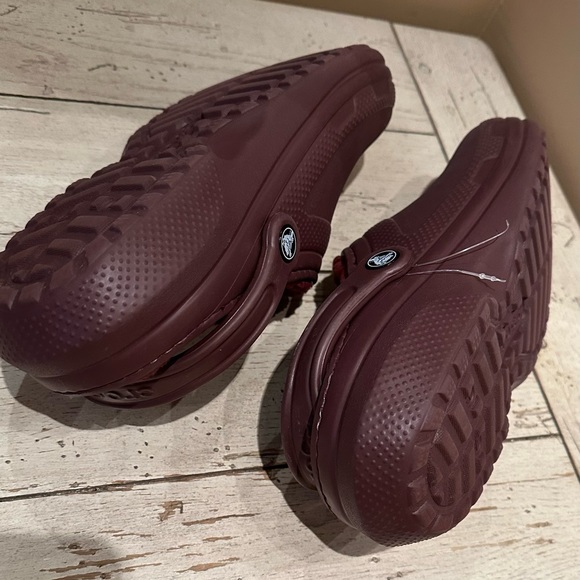Crocs with fuzzy liner - burgundy UNISEX m8/W10 - Picture 7 of 7